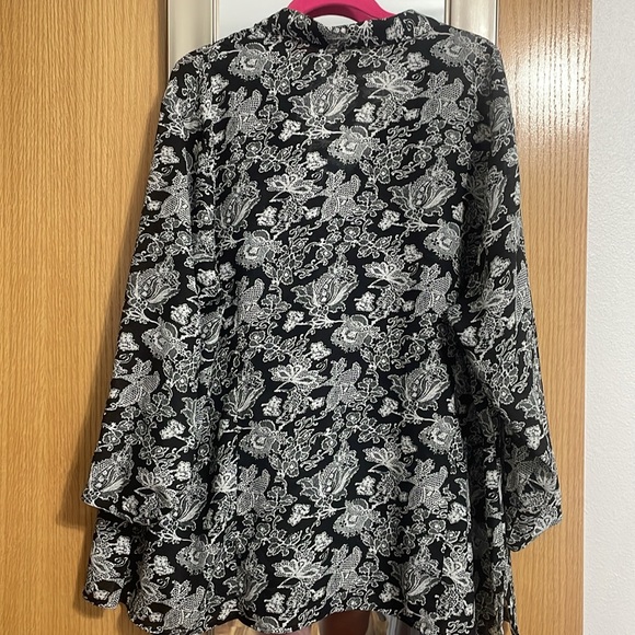 Apostrophe Woman 24W black and white long sleeve button up collared blouse - Picture 6 of 8